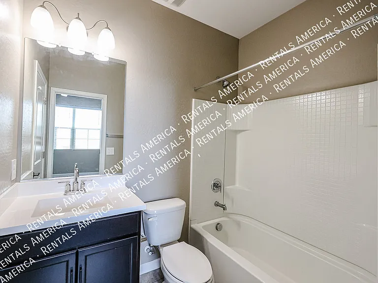 30044 W Avalon Dr — Photo 5