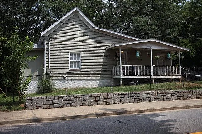 3 bed, 1448 sqft, $2,100 — Photo 1