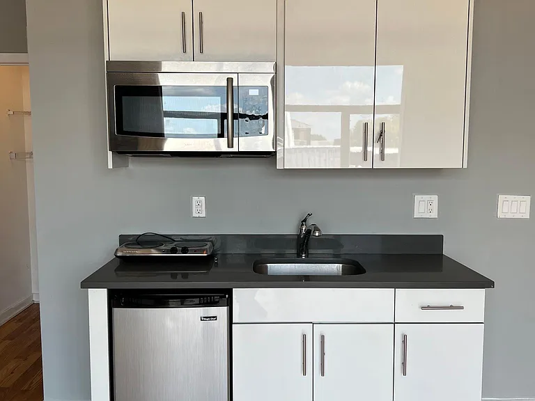533 N Budd St #D3 — Photo 8