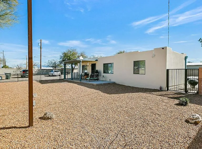 3402 E Kleindale Rd — Photo 13