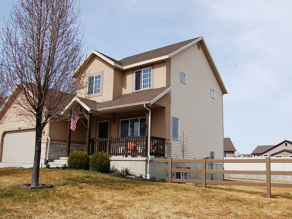 1st image of 884 W Red Fox Ln