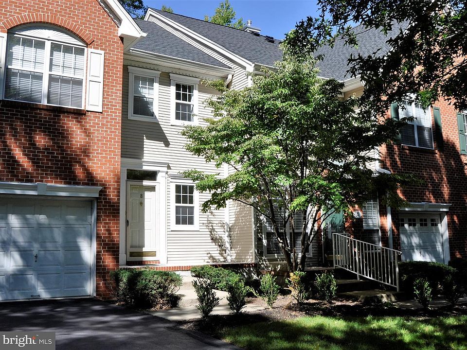 1st image of 8 Burr Dr