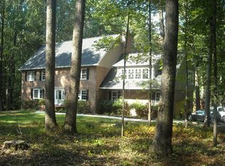 636 Springvale Rd, Great Falls, VA 22066