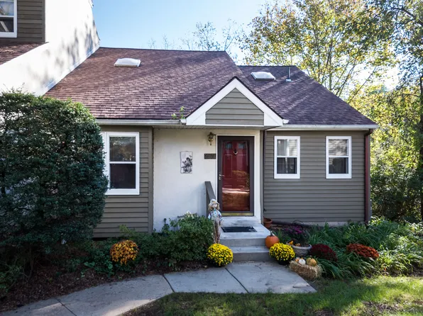 2303 Bridgewater Ct, Chester Springs, PA 19425