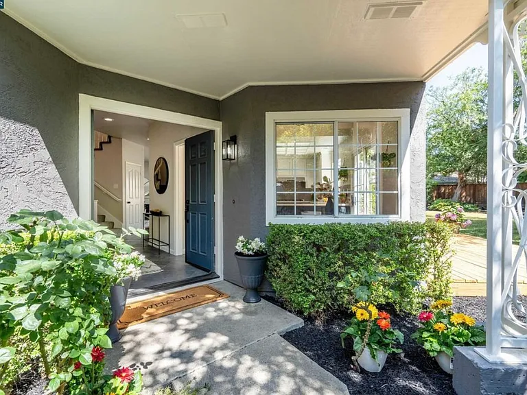5 Stuart Pl — Photo 2