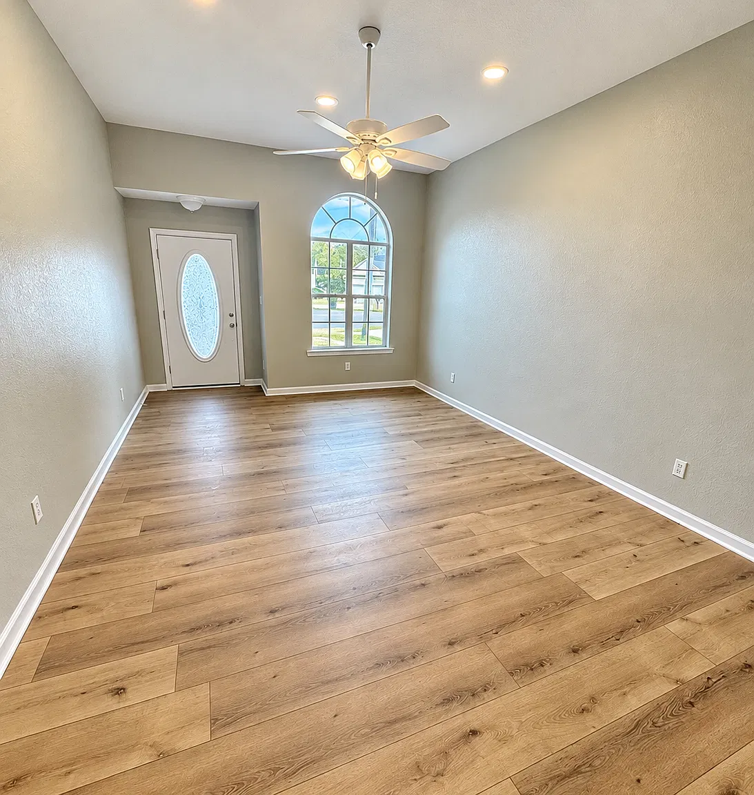 3 bed, 1239 sqft, $1,650 — Photo 3