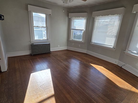 3rd image of 13 1/2 Middle St