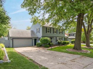 206 Mahaska Dr, Iowa City, IA 52246