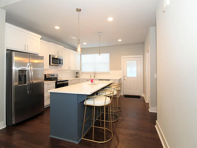 2047 S Florida Way — Photo 5