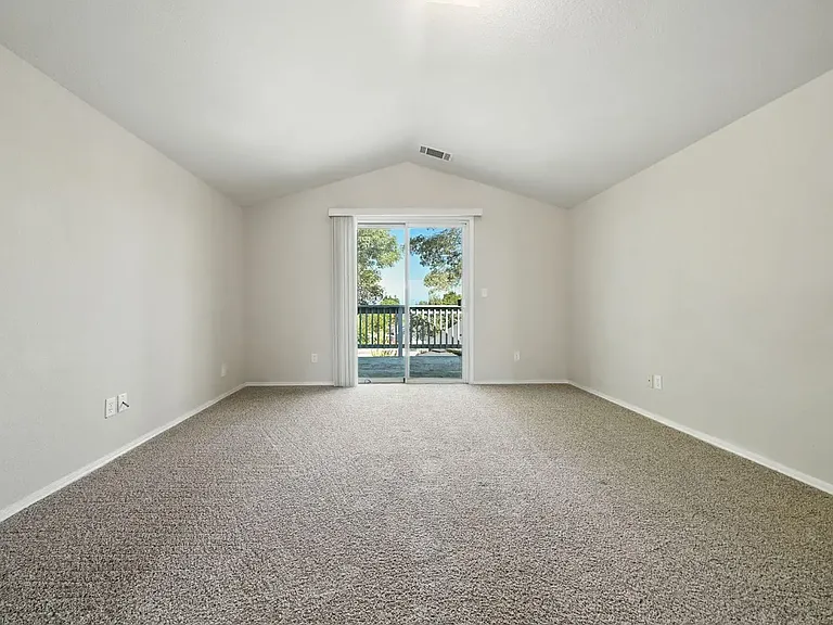 843 Montcrest Dr — Photo 9