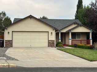 3211 SW Umatilla Ave, Redmond, OR 97756