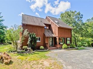 33 Sizer Dr, Wales, MA 01081