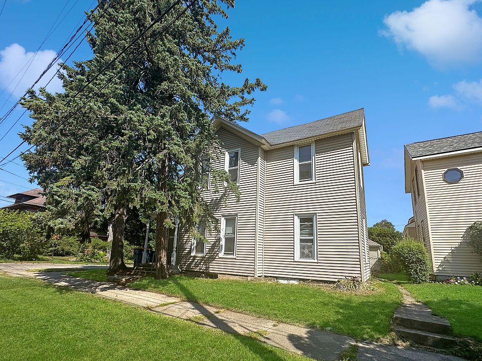 1st image of 829 Hovey St SW