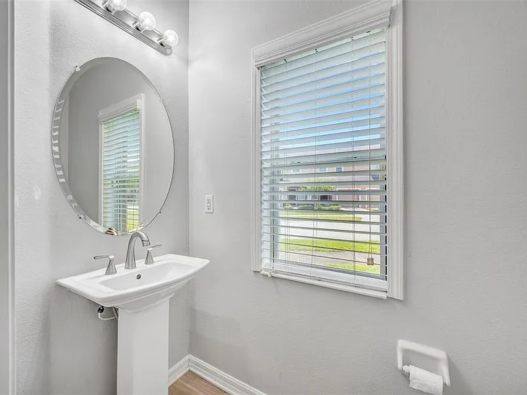 6705 Holly Heath Dr — Photo 43