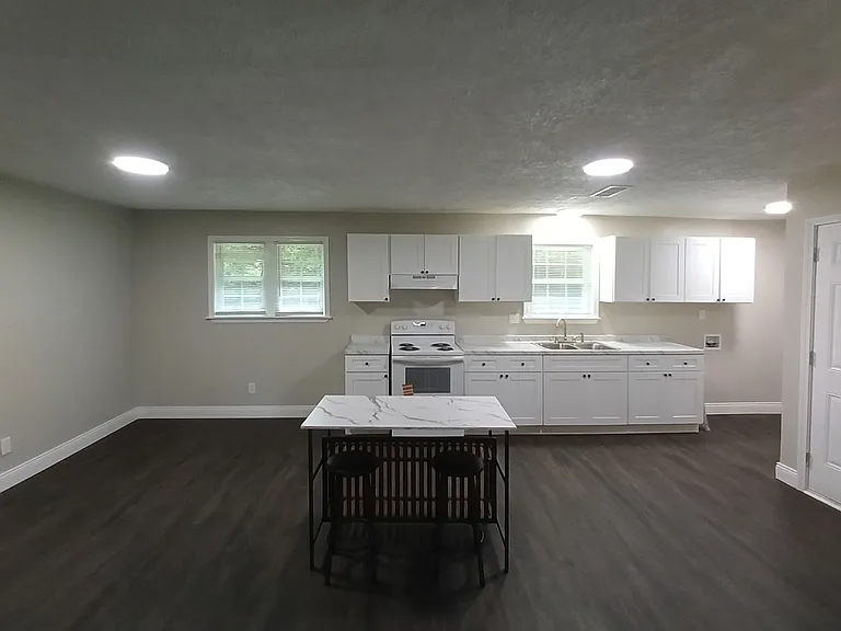 47 Oakwood Dr — Photo 2