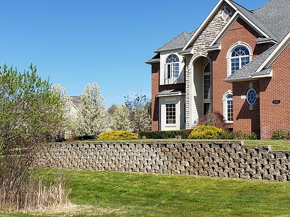 3rd image of 162 Meadows Dr