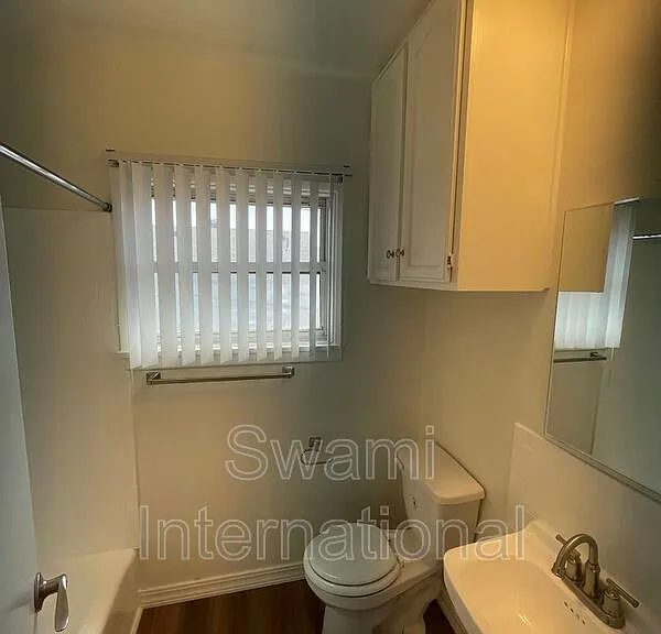833 W 97th St #4 — Photo 9