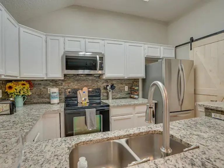 3808 Beaumont Ln — Photo 33