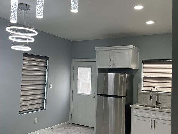 2nd image of 1000 N Abbey Ave #6