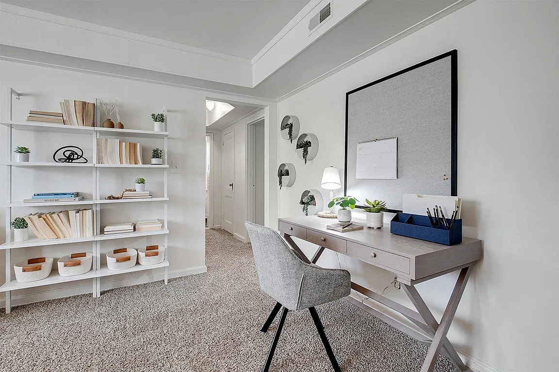 Cross Country Manor Apartments — Photo 2