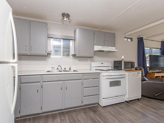 4th image of 21163 Lougheed Hwy #57