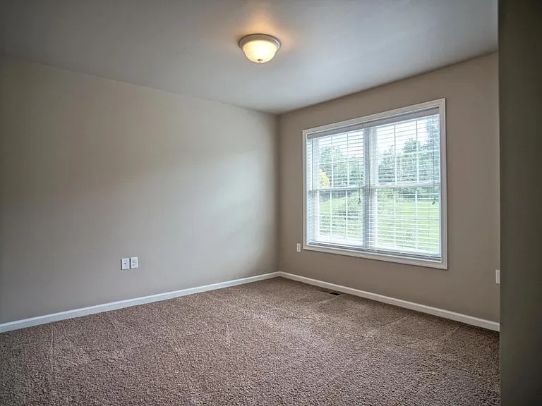 654 Cornhill Rd — Photo 16