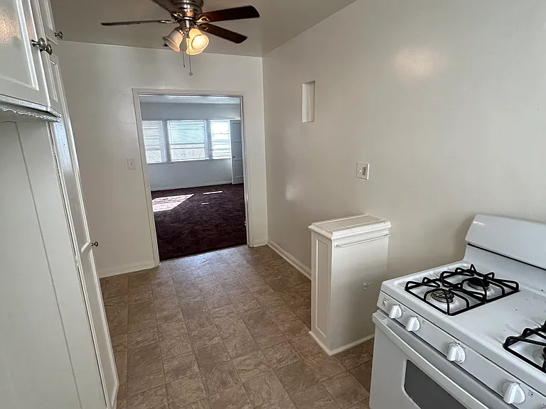 4251 S Degnan Blvd #3 — Photo 6