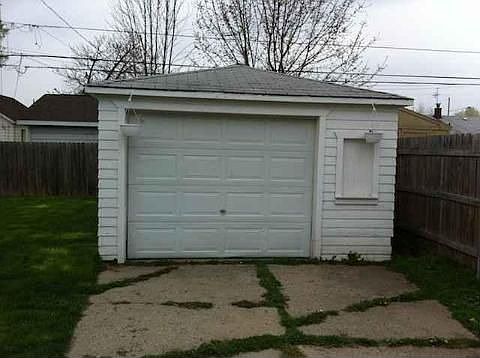 3rd image of 25039 Dale St