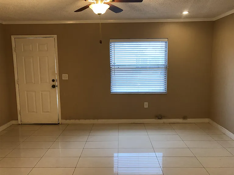 30 Lake Villa Way — Photo 4