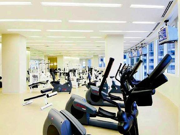 5th image of 18001 Collins Ave #1516