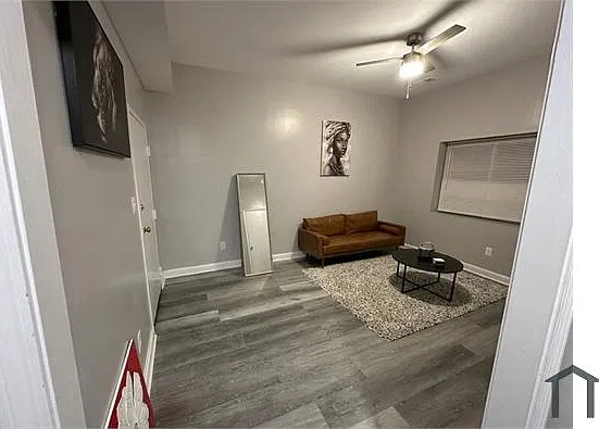 2 bed, 800 sqft, $2,000 — Photo 2