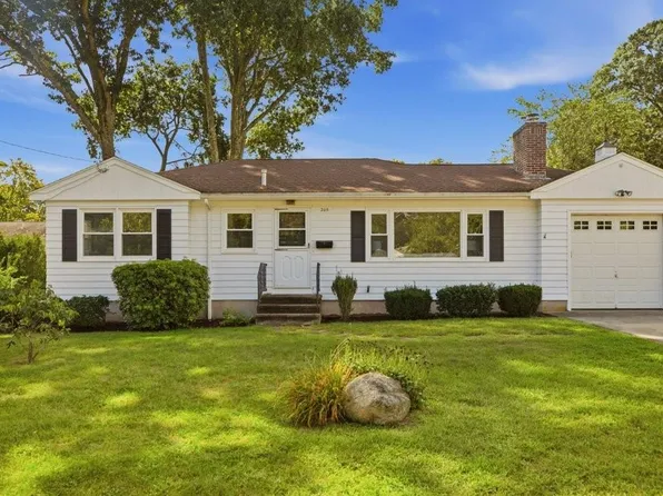 205 Lincoln Ave, Barrington, RI 02806