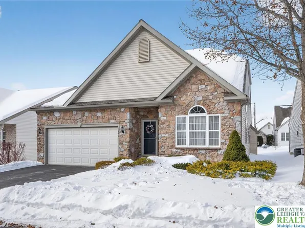 2852 Donegal Dr, Macungie, PA 18062