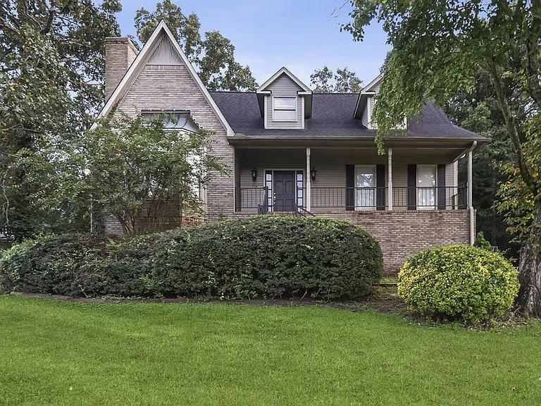 704 Southdale Cir — Photo 1