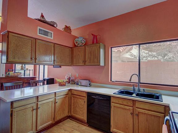 4th image of 3801 N Rosewood Ave