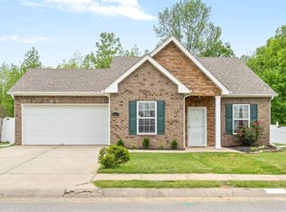 488 Preakness Cir, Pleasant View, TN 37146