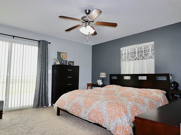 4th image of 410 Oak St