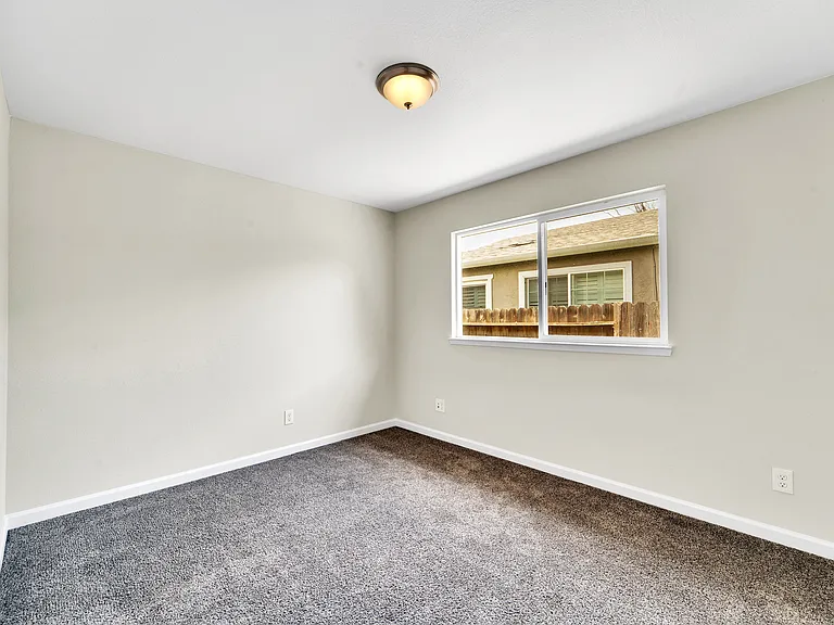 156 Sawyer St — Photo 19