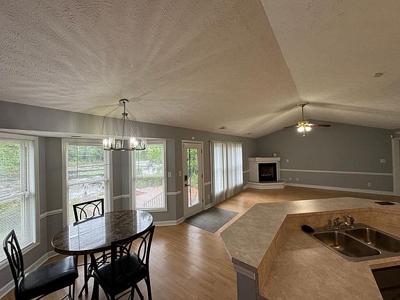 5th image of 1347 Oak Knolls Dr