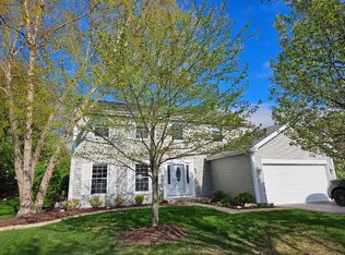 930 E Stone Creek Cir, Crystal Lake, IL 60014