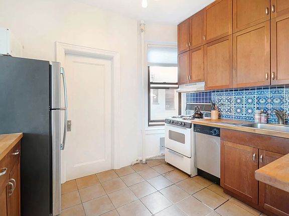 2nd image of 10 Prospect Park SW APT 29