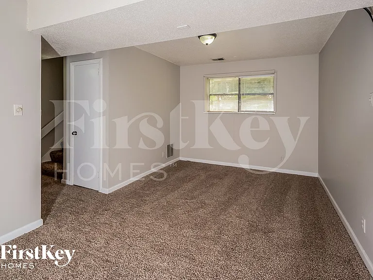 3104 Cobblestone Dr — Photo 4