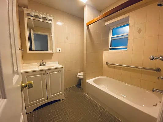 Rented by Solution Realty Services LLC | media 6