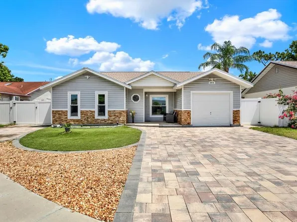 5875 Darren Ct N, Clearwater, FL 33760