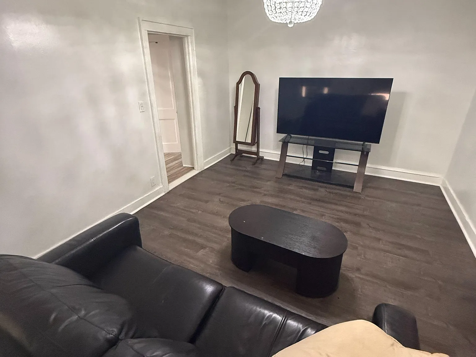 1 bed, 1.0 bath, 450 sqft, $4,547 — Photo 2