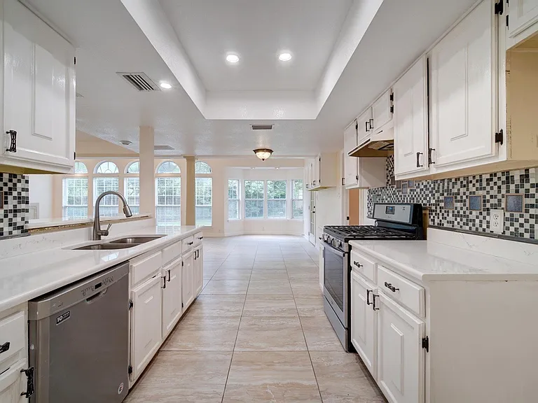 10509 Doering Ln — Photo 1