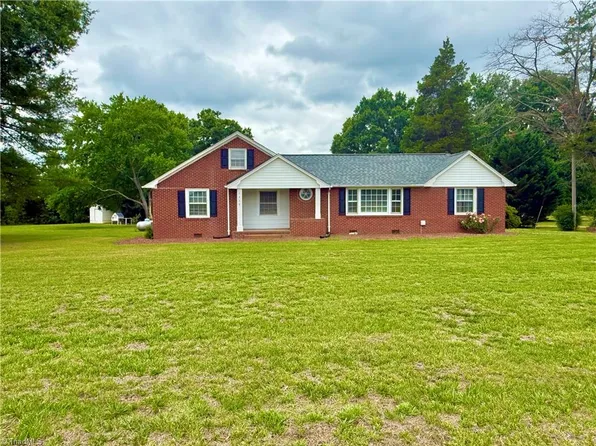 1418 Pagetown Rd, Elon College, NC 27244