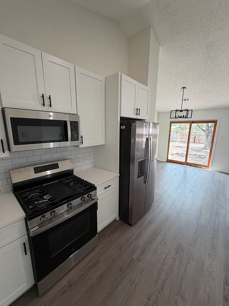 4 bed, 1400 sqft, $2,500 — Photo 3