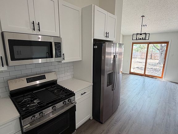3rd image of 2201 Quicksilver Blvd