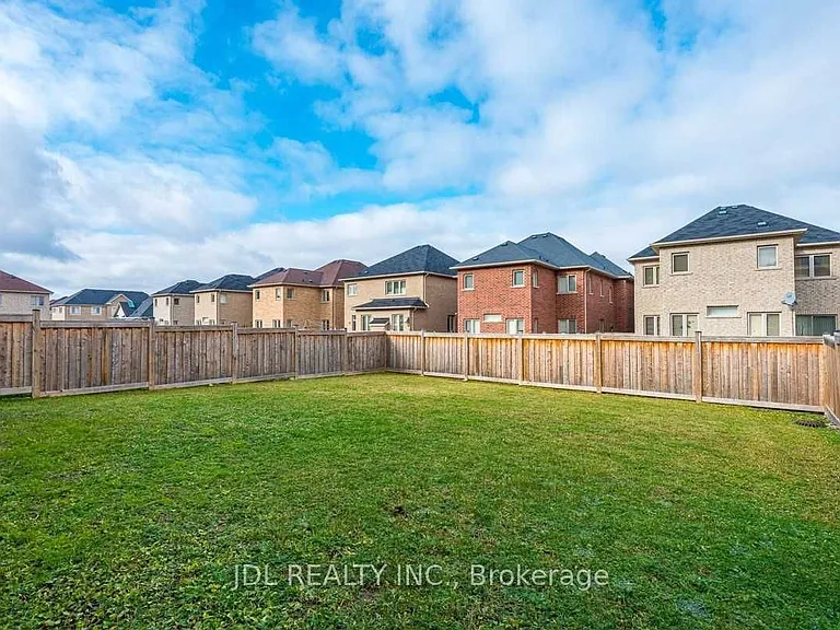 82 Puccini Dr — Photo 21